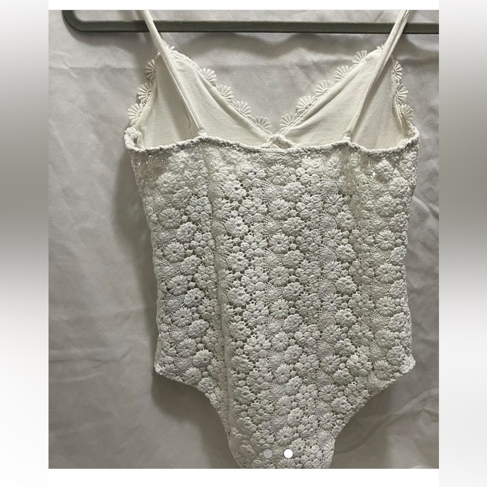 Super cute white floral body suit.